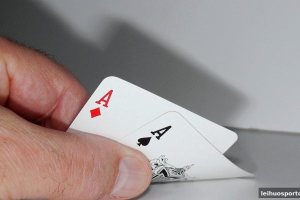 德州扑克心理战术进阶：雷火体育带你解锁读心术与控池技巧